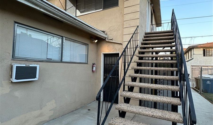 114 S 6TH St B, Alhambra, CA 91801 - 2 Beds, 1 Bath