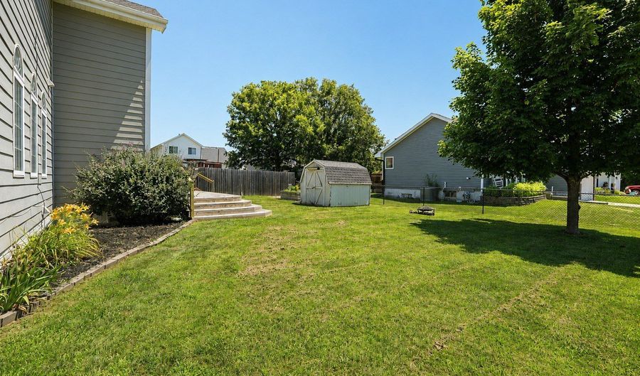 802 13th St SE, Altoona, IA 50009 - 4 Beds, 3 Bath