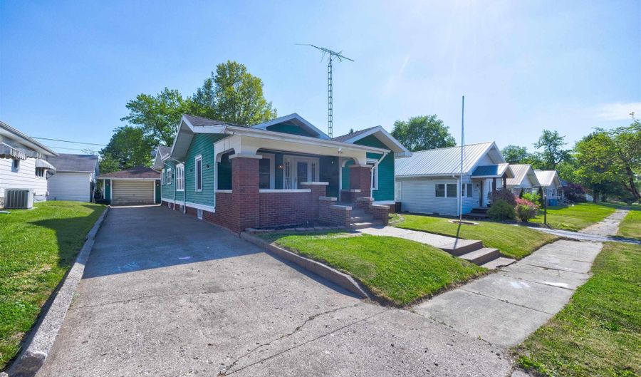 805 W 4th St, Bicknell, IN 47512 - 2 Beds, 1 Bath