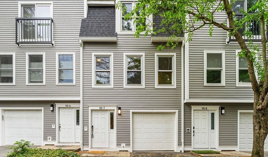 95 Anderer Ln 7, Boston, MA 02132 - 2 Beds, 3 Bath