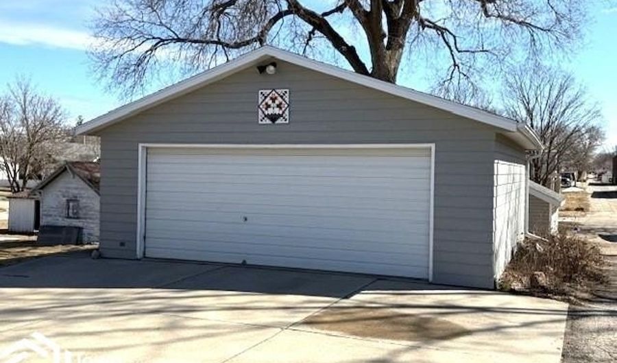 210 E North St, Algona, IA 50511 - 3 Beds, 2 Bath
