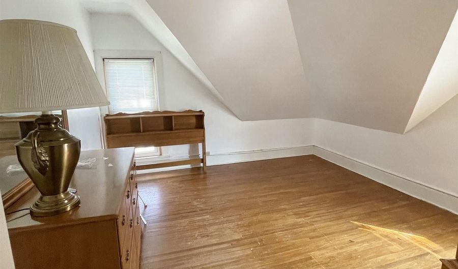 416 E North St, Algona, IA 50511 - 4 Beds, 1 Bath
