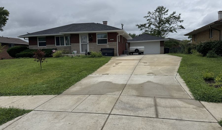 602 Memorial Dr, Beech Grove, IN 46107 - 4 Beds, 2 Bath