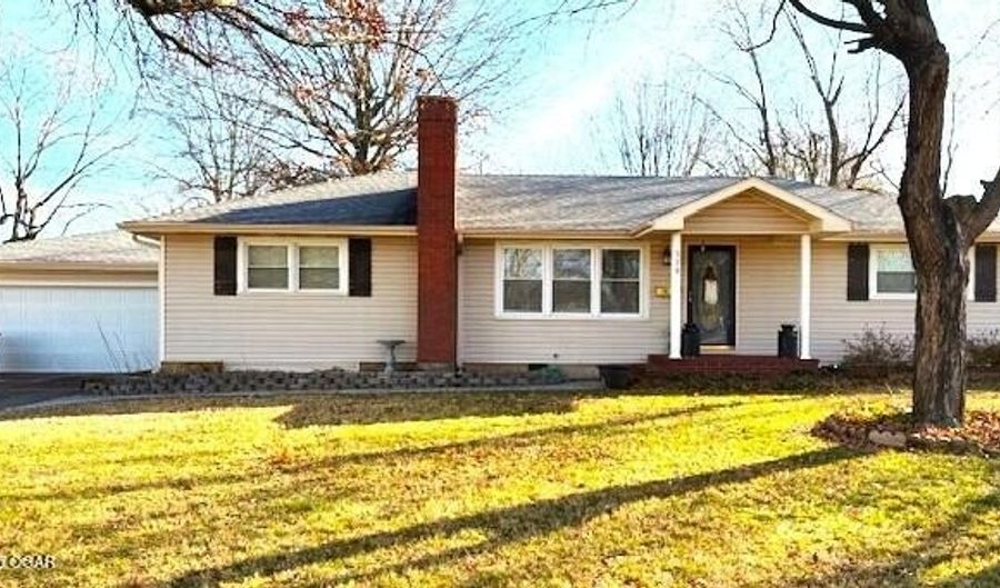 220 S Park Ave, Aurora, MO 65605 - 3 Beds, 2 Bath