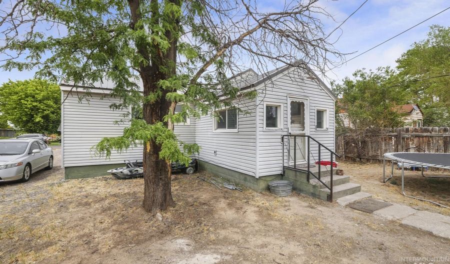 827 Aiken Ave, Buhl, ID 83316 - 2 Beds, 1 Bath