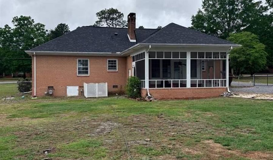 502 Jefferson St, Bennettsville, SC 29512 - 3 Beds, 3 Bath