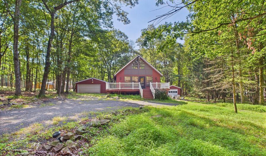 202 THORNBERRY Ln, Blakeslee, PA 18610 - 3 Beds, 2 Bath