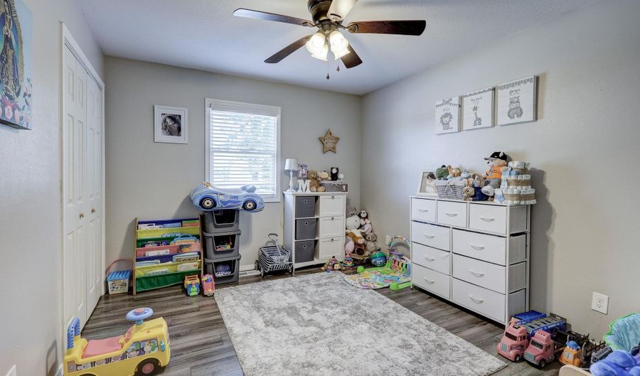 637 W 30th St, Baxter Springs, KS 66713 - 3 Beds, 1 Bath