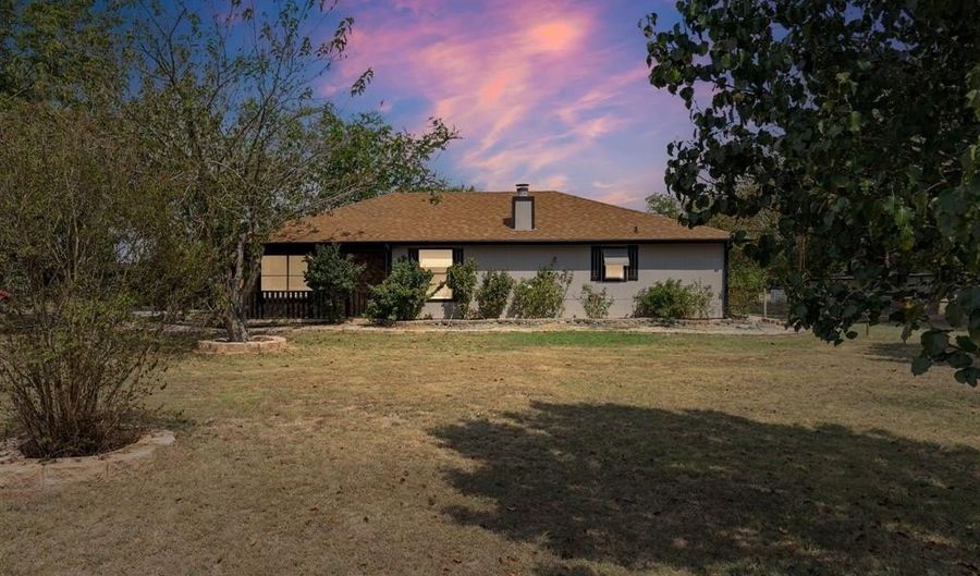 811 County Road 3341 S, Sulphur Springs, TX 75482 - 3 Beds, 2 Bath