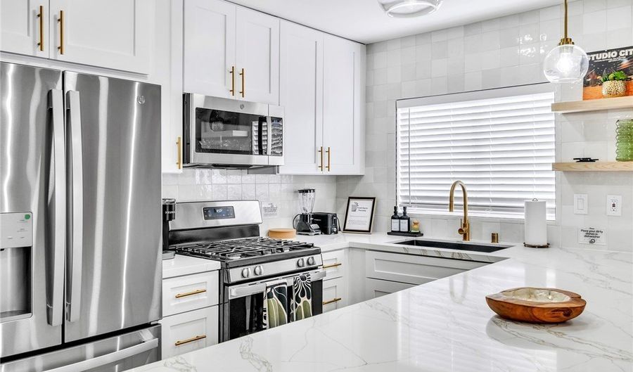 425 Golden Valley Dr, Henderson, NV 89002 - 3 Beds, 2 Bath