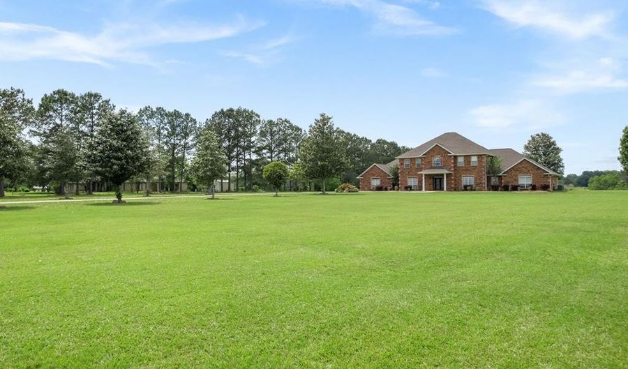 81 Anastasia Dr, Carriere, MS 39426 - 5 Beds, 5 Bath