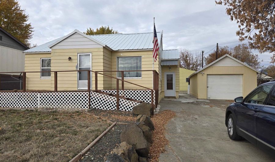 65 N 2nd, Cambridge, ID 83610 - 2 Beds, 1 Bath