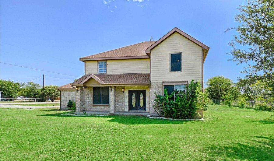 8700 Sallys Way, Alvarado, TX 76009 - 5 Beds, 4 Bath