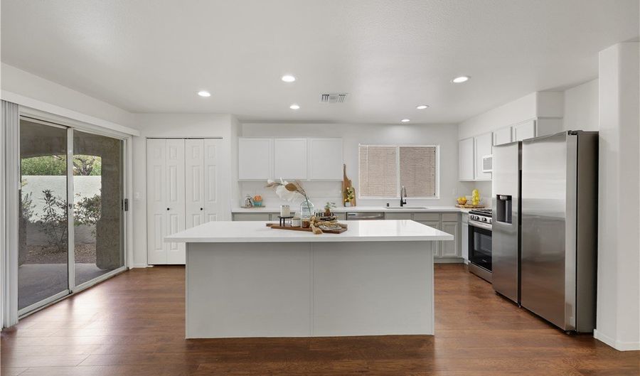 648 Moonlight Mesa Dr, Henderson, NV 89011 - 3 Beds, 2 Bath