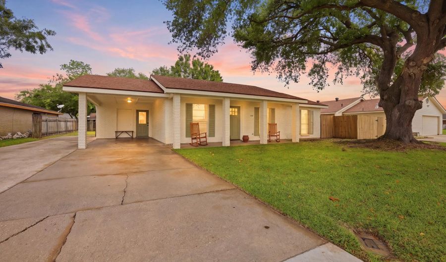 202 Hebert St, Berwick, LA 70342 - 3 Beds, 2 Bath