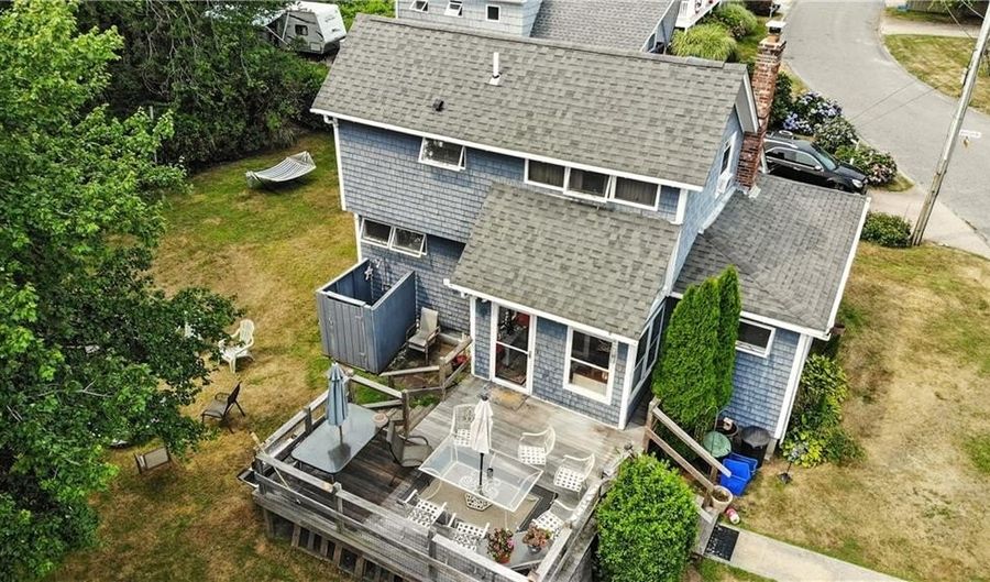 69 Longview Dr, Narragansett, RI 02882 - 2 Beds, 2 Bath