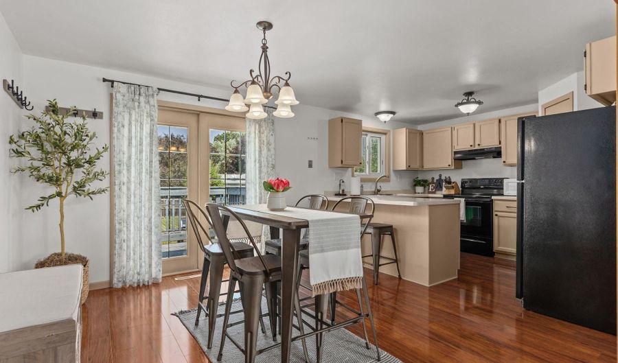 530 E MITCHELL Ave, Appleton, WI 54915 - 4 Beds, 2 Bath