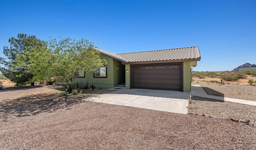 48023 N 518TH Ave, Aguila, AZ 85320 - 3 Beds, 3 Bath