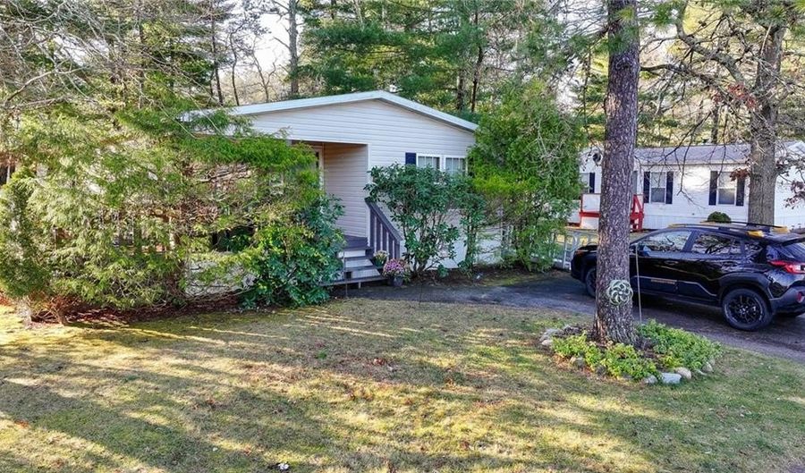 15 Kelly Ln, Coventry, RI 02816 - 2 Beds, 2 Bath