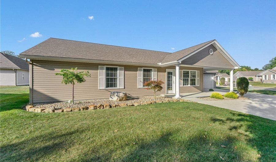603 S Raccoon Rd 14, Austintown, OH 44515 - 2 Beds, 3 Bath