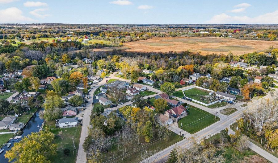 42362 N Poplar St, Antioch, IL 60002 - 1 Beds, 1 Bath