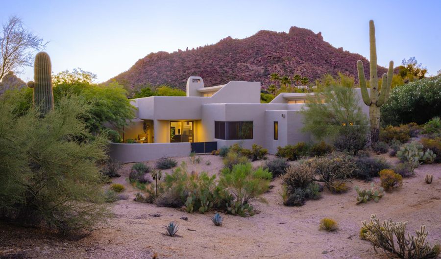 2014 SMOKETREE Dr, Carefree, AZ 85377 - 3 Beds, 4 Bath