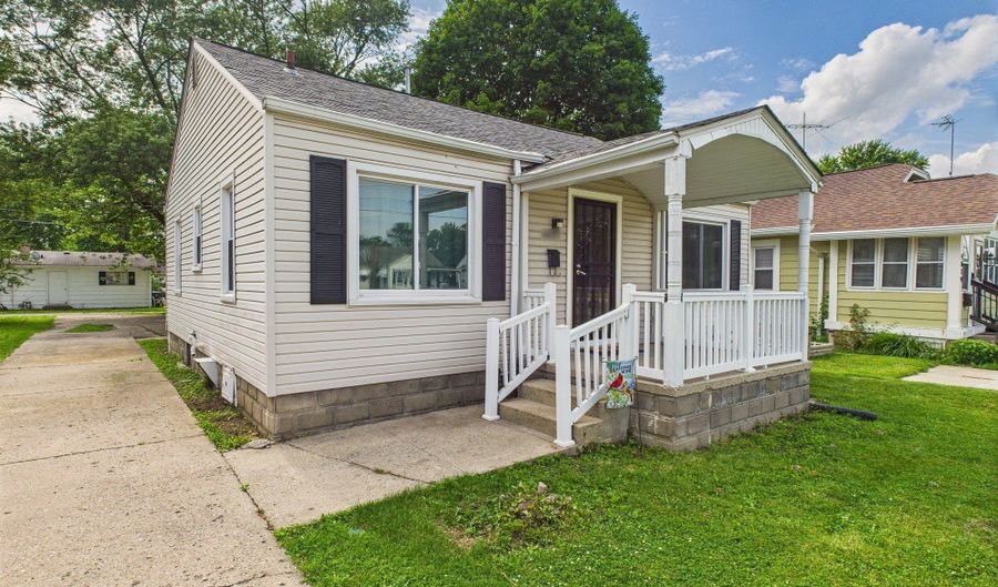 4025 Main St, Anderson, IN 46013 - 3 Beds, 2 Bath
