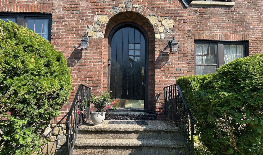 3 Van Buren St, Albany, NY 12206 - 3 Beds, 2 Bath