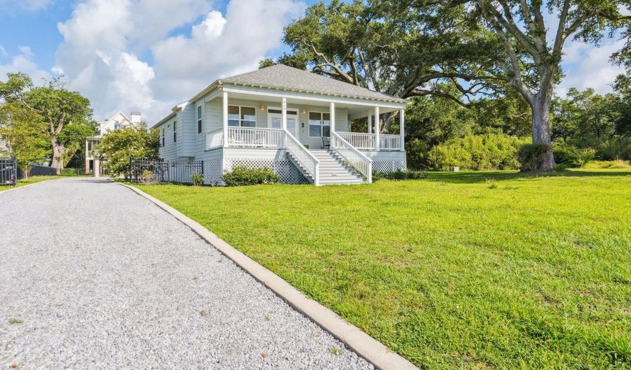 810 S Beach Blvd, Bay St. Louis, MS 39520 - 3 Beds, 4 Bath
