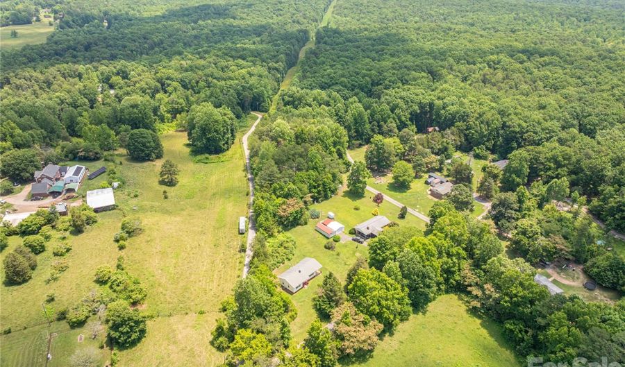 455 Huffman Rd, Blacksburg, SC 29702 - 3 Beds, 1 Bath