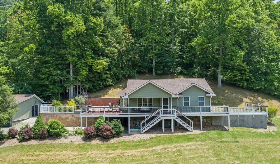 189 Poverty Branch Rd, Barnardsville, NC 28709 - 2 Beds, 2 Bath