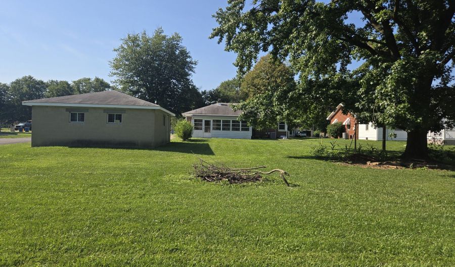 302 Maxwell Rd, Indianapolis, IN 46217 - 3 Beds, 2 Bath