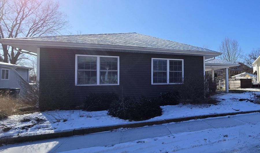 111 Carlin St, Auburn, IN 46706 - 2 Beds, 2 Bath