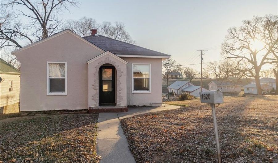 1520 S 7th St, Atchison, KS 66002 - 2 Beds, 1 Bath