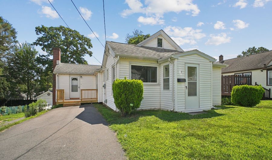 17 Overlook Ave, Bristol, CT 06010 - 2 Beds, 1 Bath