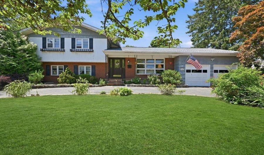 40 Bayview Ave, Amityville, NY 11701 - 4 Beds, 2 Bath