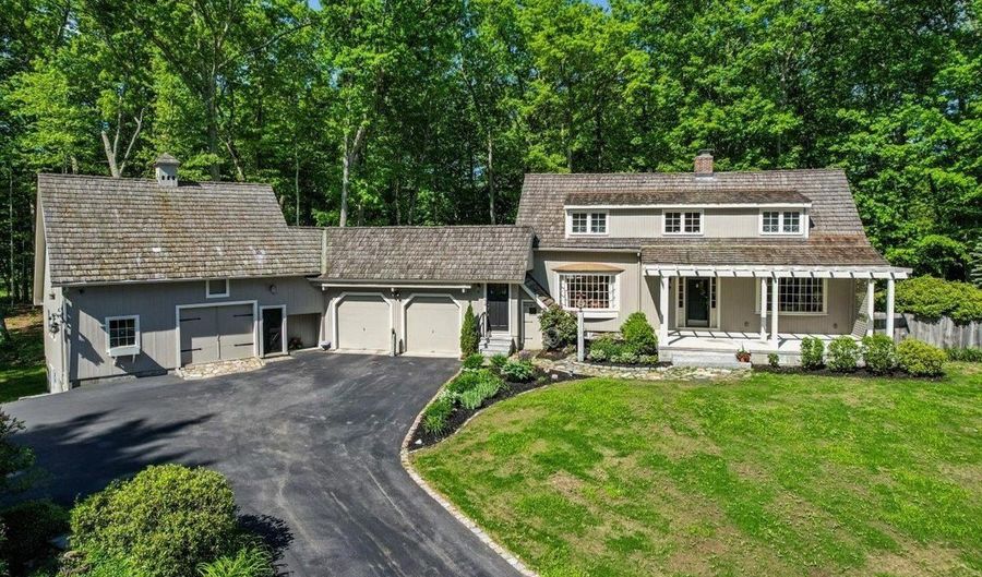 181 Meetinghouse Rd, Bedford, NH 03110 - 3 Beds, 3 Bath