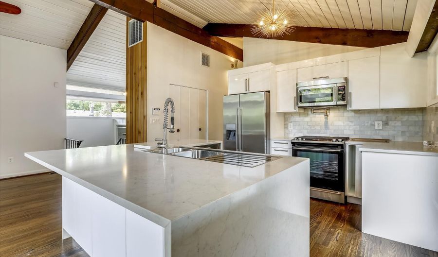 5511 HUNTINGTON Pkwy, Bethesda, MD 20814 - 3 Beds, 3 Bath