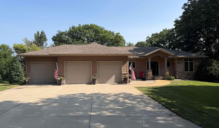 201 Hillside Dr, Algona, IA 50511 - 5 Beds, 3 Bath