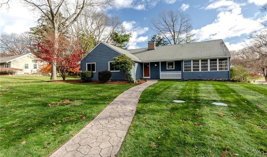 33 Rosewood Ln, Cumberland, RI 02864 - 3 Beds, 2 Bath