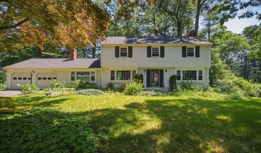 32 Fox Den Rd, Avon, CT 06001 - 4 Beds, 3 Bath