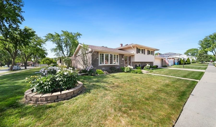 365 W Myrick Ave, Addison, IL 60101 - 3 Beds, 2 Bath