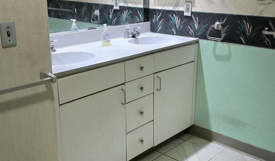 131 Veeder Ln, Bayville, NJ 08721 - 4 Beds, 2 Bath