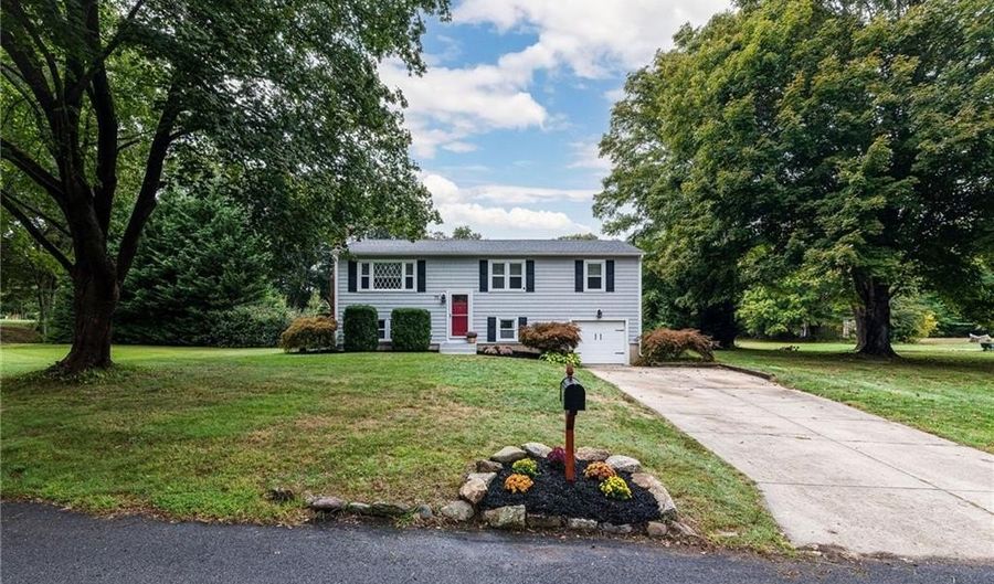 75 Hickory Dr, North Kingstown, RI 02852 - 3 Beds, 2 Bath
