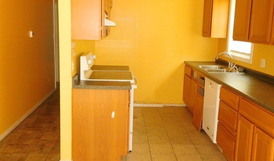 560 Broad St, Auburn, ME 04210 - 4 Beds, 2 Bath