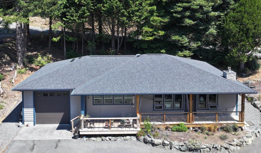 929 OLD COUNTY Rd, Brookings, OR 97415 - 3 Beds, 2 Bath