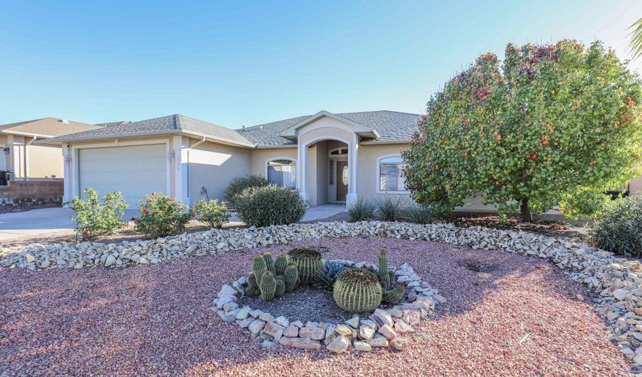 256 Bosque St, Alamogordo, NM 88310 - 4 Beds, 2 Bath