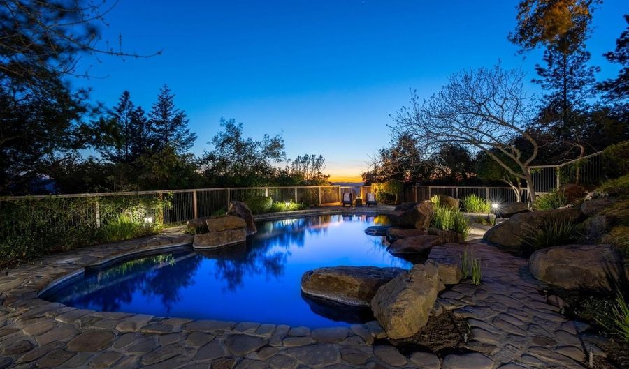 568 Sunset Dr, Angwin, CA 94508 - 5 Beds, 7 Bath