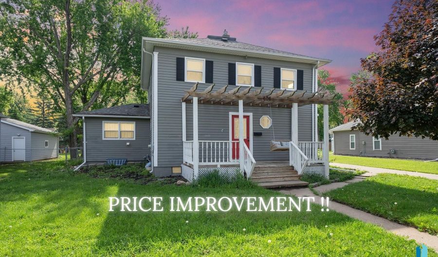 606 N 3rd St, Beresford, SD 57004 - 3 Beds, 2 Bath