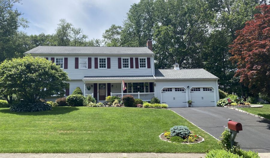 15 Royalwood Ct, Cheshire, CT 06410 - 5 Beds, 3 Bath